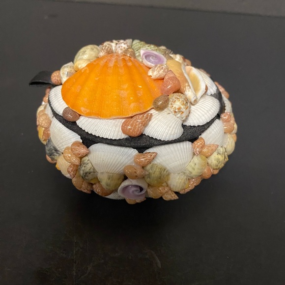 Genuine Shell Covered Trinket Box , Felted Insidee Black In Color - Picture 2 of 9